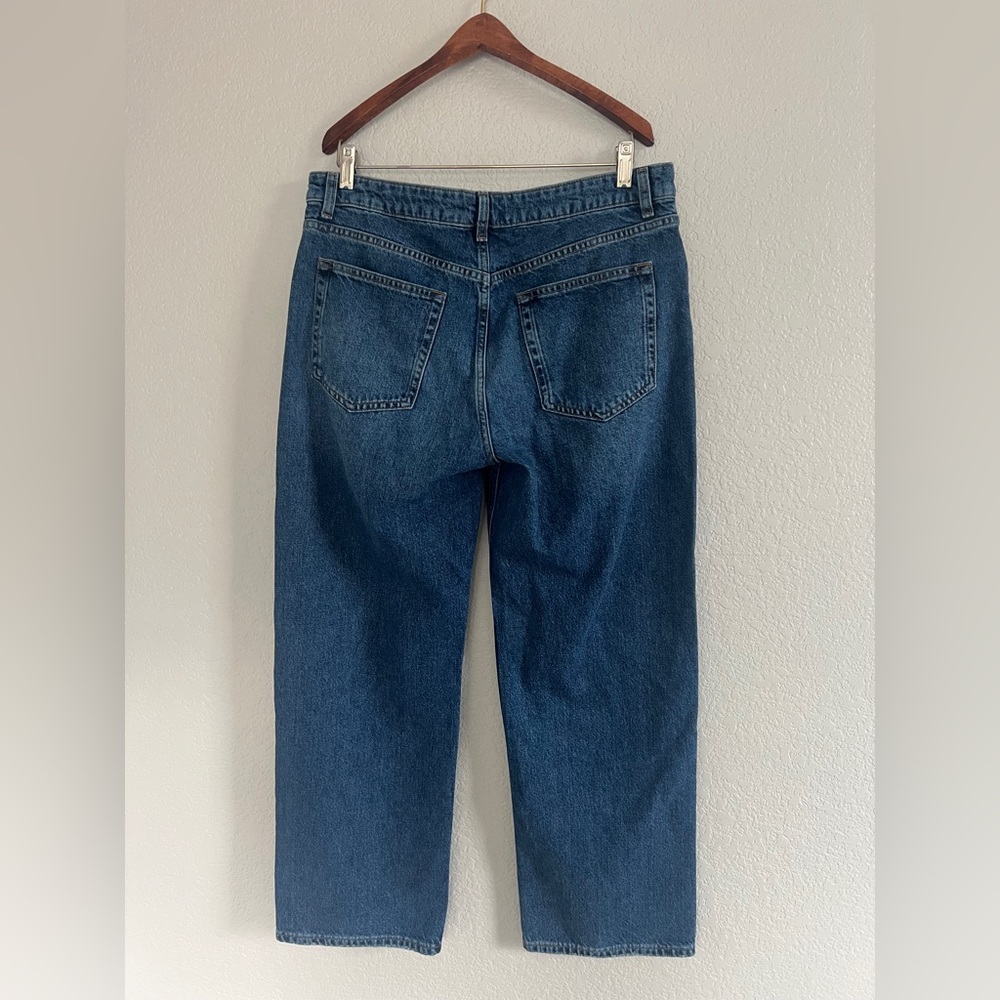 Reformation Charlee Low Rise Straight Leg Short Jeans In Blue Maggiore. Size 30S - Picture 11 of 15